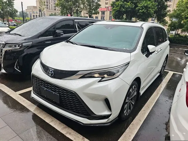 Toyota Granvia 2023 2.5L Hybrid Flagship VIP Edition