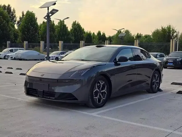 Lynk & Co 10 EM-P 2025 Model 120km Base Version