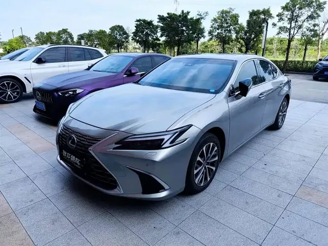 Lexus ES 2025 200 Ultimate Edition