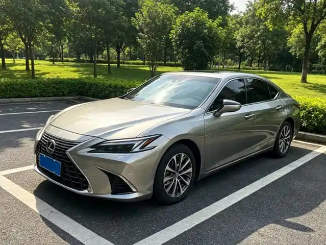Lexus ES 2025 300h Ultimate Edition