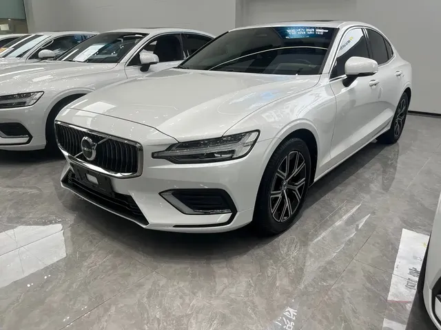 Volvo S60 2023 B4 Smart Comfort Luxury Edition
