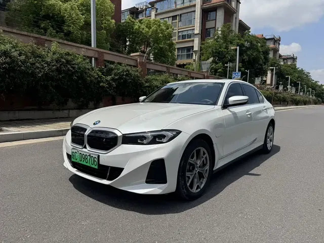 BMW i3 2022 eDrive 35 L