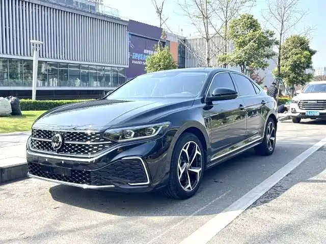 Volkswagen Passat 2025 Pro 380TSI Starlight Dragon Glory Edition