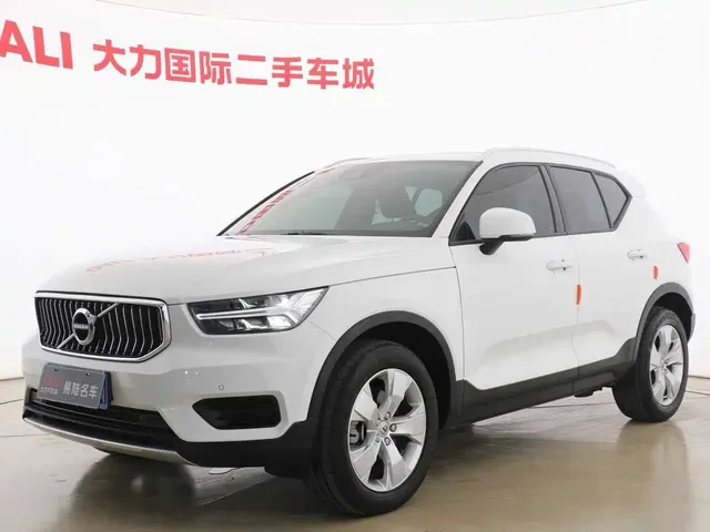 Volvo XC40 2022 Model T4 AWD Smart Drive Fashion Edition