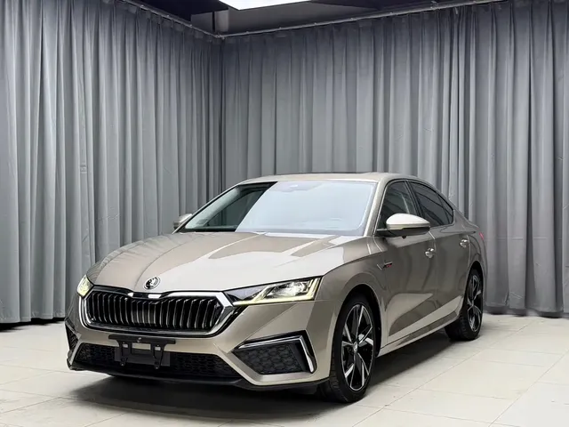 Škoda Octavia 2023 PRO TSI280 Luxury Edition
