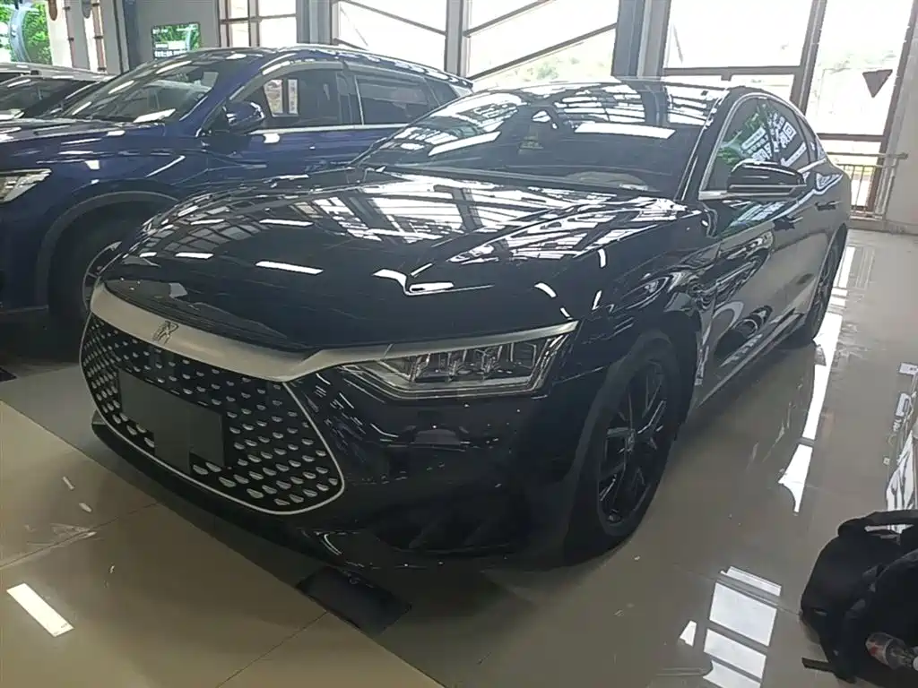 BYD Han 2023 DM-i Champion Edition 121KM Prestige