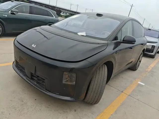 Li Auto Li i8 2025 Standard Edition