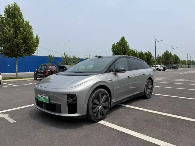 Li Auto i6 2025 4WD Base Model