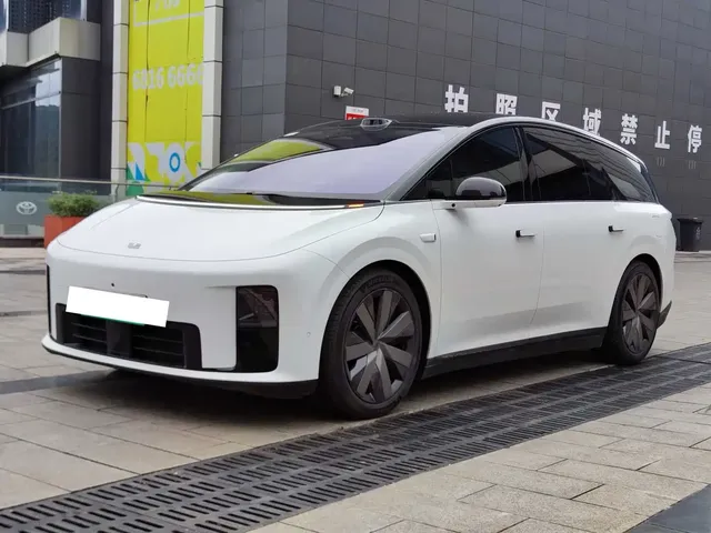 Li Auto Li i8 2025 Standard Edition