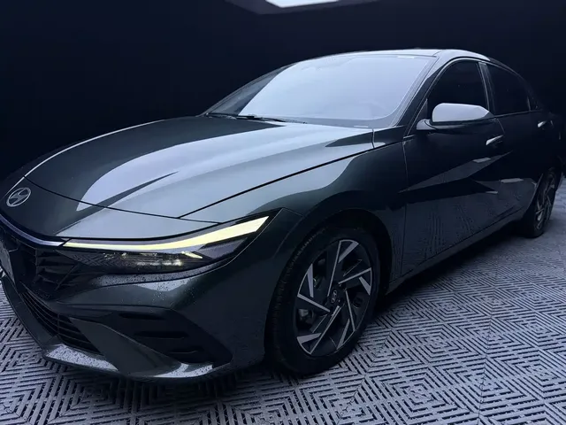Hyundai Elantra 2023 Model 1.5L CVT LUX Premium Edition
