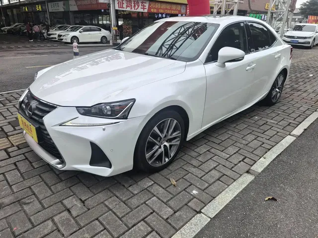 Lexus IS 2017 300 Leading Edition