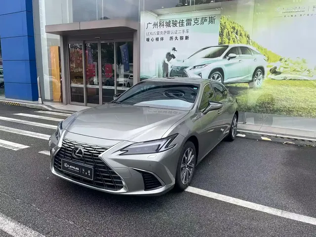 Lexus ES 2025 300h Ultimate Edition