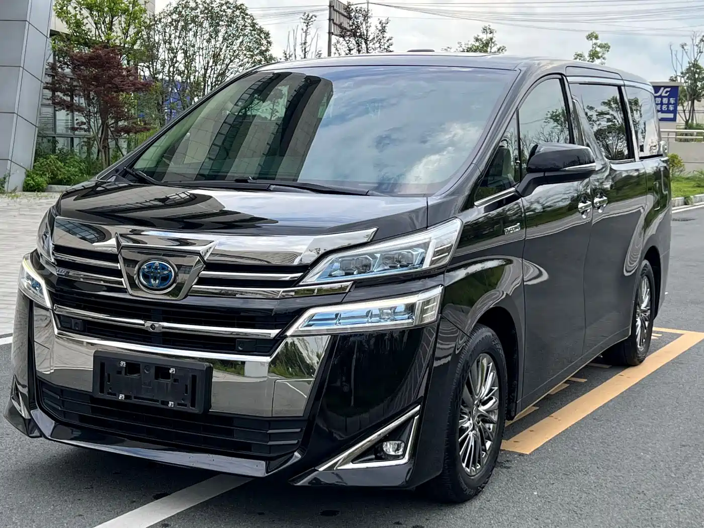 Toyota Vellfire 2020 Twin Engine 2.5L HV Premium Edition