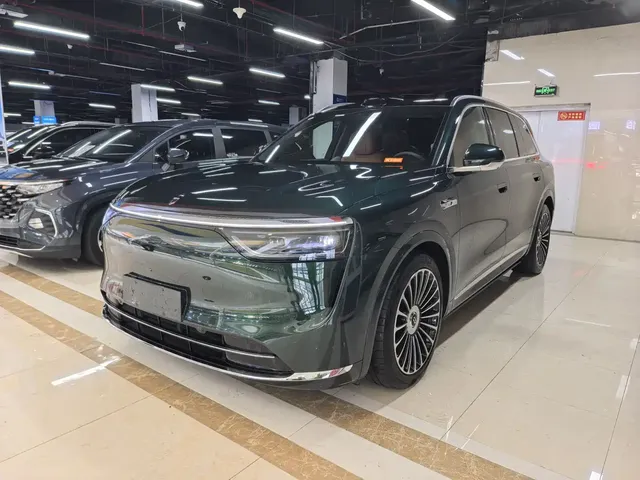 AITO Wenjie AITO M8 2025 Extended Range Ultra 53.4kWh 6-Seater