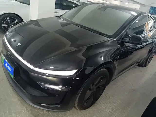 Tesla Model Y 2026 Rear-Wheel Drive