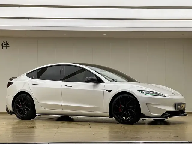 Tesla Model 3 2024 High-Performance All-Wheel Drive Edition