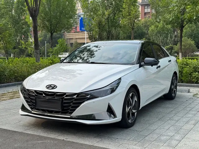 Hyundai Elantra 2022 1.5L CVT LUX Premium Edition