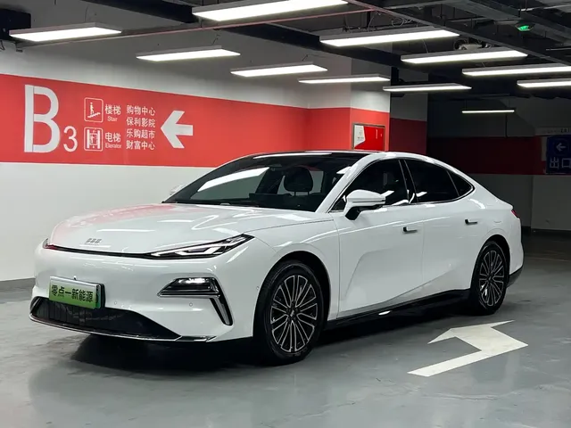 Geely Galaxy Xingyao 8 2025 130km EM-i Premium Edition