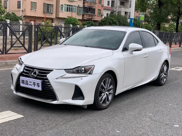 Lexus IS 2017 300 Fashion Edition