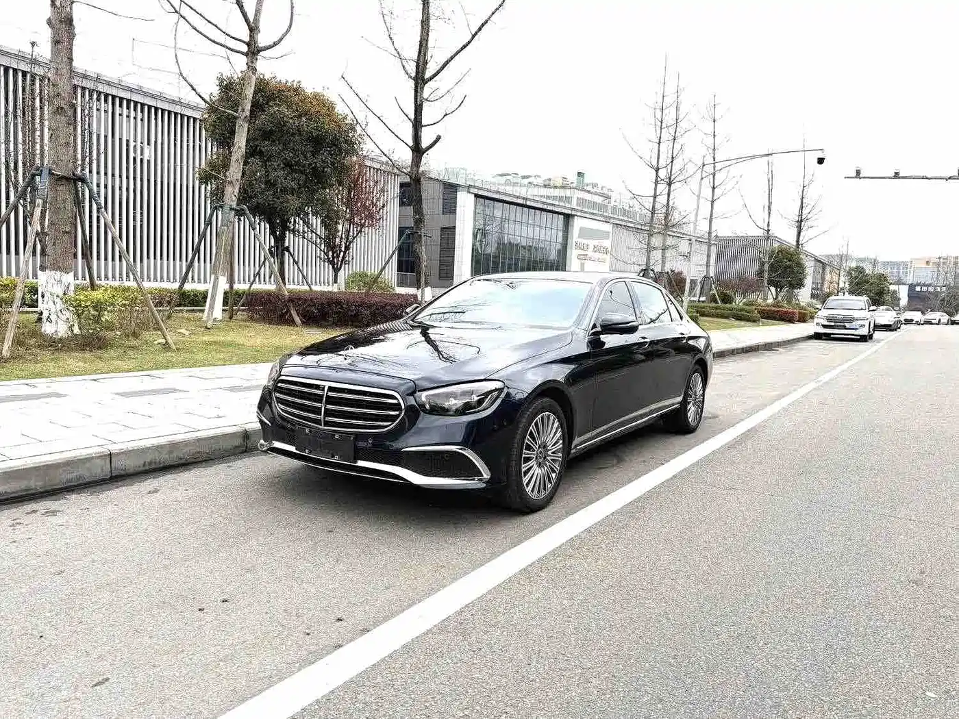 Mercedes-Benz E-Class 2022 E 300 L Fashion