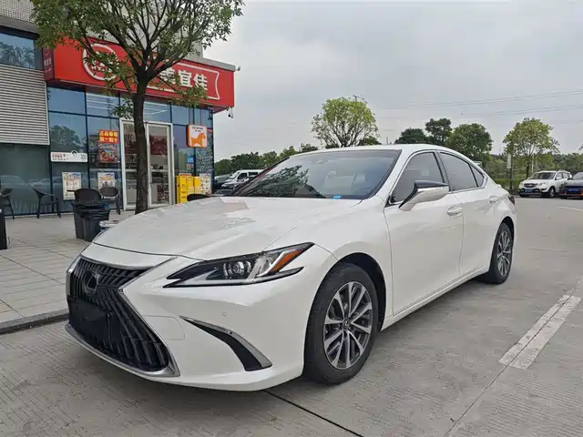Lexus ES 2022 300h Excellence Edition