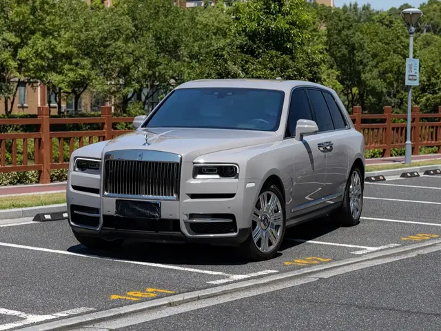 Rolls-Royce Cullinan 2024 5-Seater