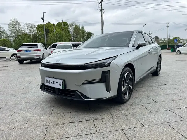 Geely Galaxy L6 2025 EM-i 140km Starship Edition