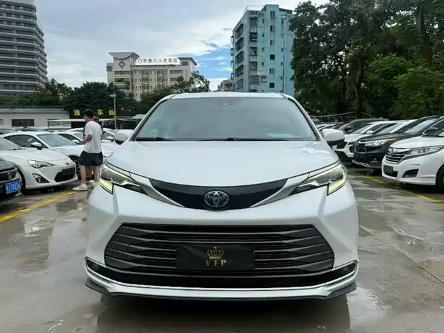 Toyota Sienna 2021 2.5L Hybrid Ultimate Edition