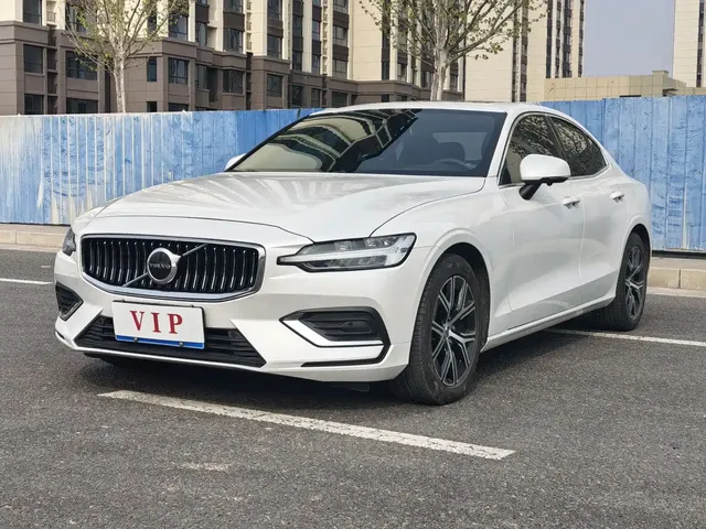 Volvo S60 2023 B4 Smart Comfort Luxury Edition