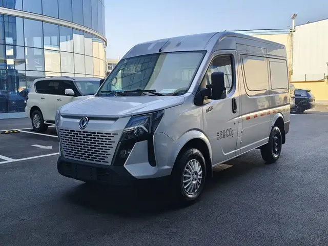 Dongfeng Yufeng Yufeng 2023 V9+ 2.3T Manual FWD Van Short Wheelbase Medium Roof 3 Seater