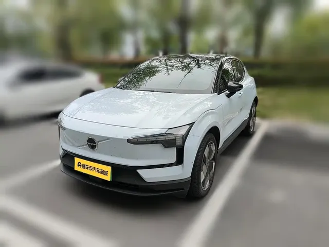 Volvo EX30 2025 RWD Long Range Ultra