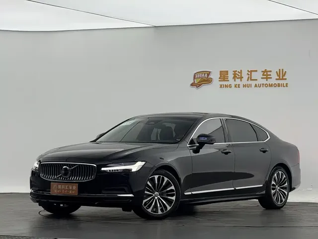 Volvo S90 2024 B5 Momentum Luxury Edition