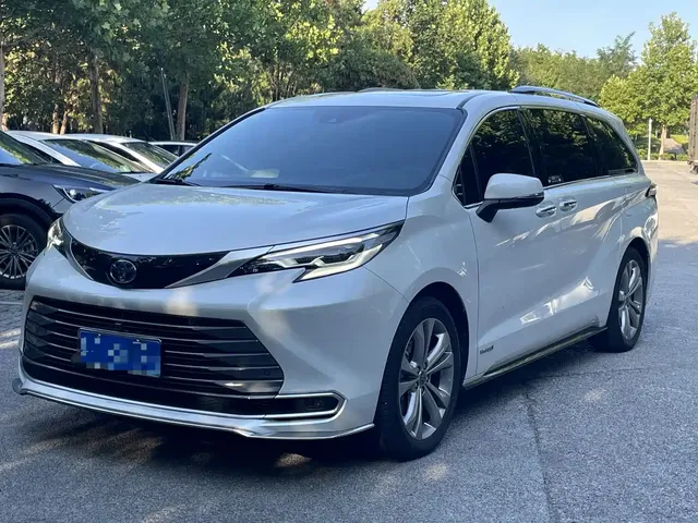 Toyota Sienna 2023 2.5L Hybrid Premium Edition