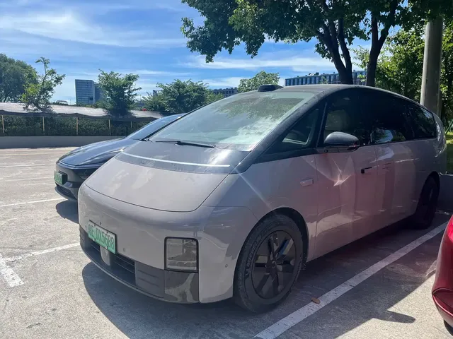 Li Auto MEGA 2024 Ultra