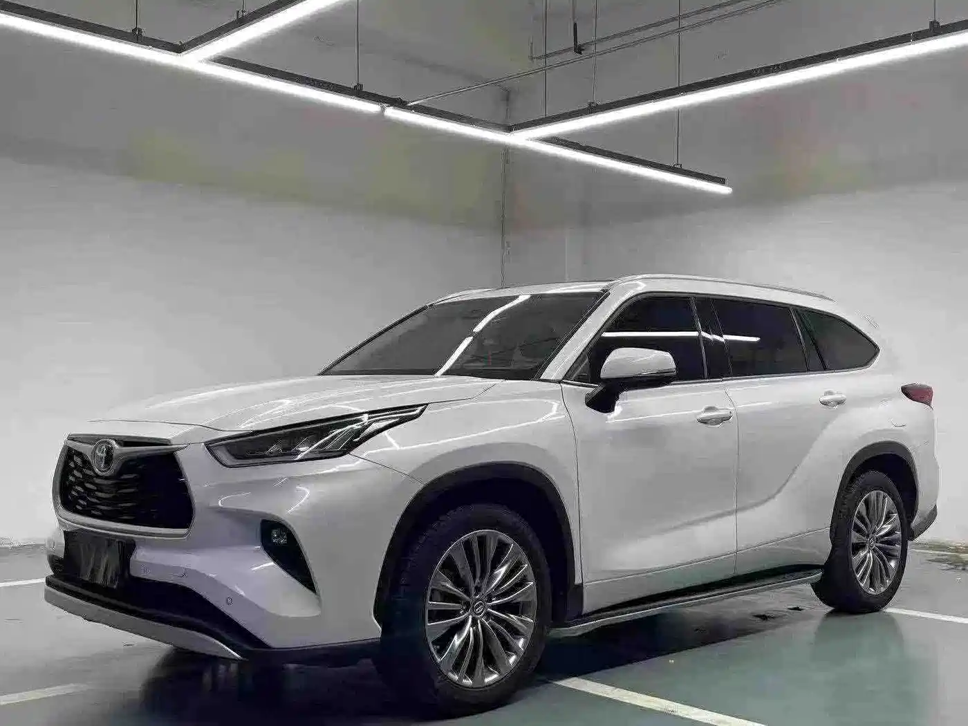Toyota Highlander 2023 2.5L Smart Hybrid Dual Engine AWD Premium 7-Seater