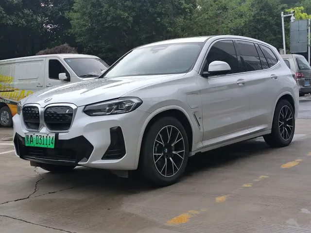 BMW iX3 2024 Leading Edition