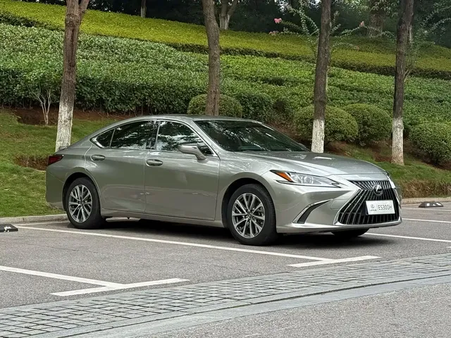 Lexus ES 2022 300h Excellence Edition