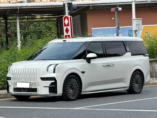ZEEKR 009 2024 6-seat Executive AWD 108kWh