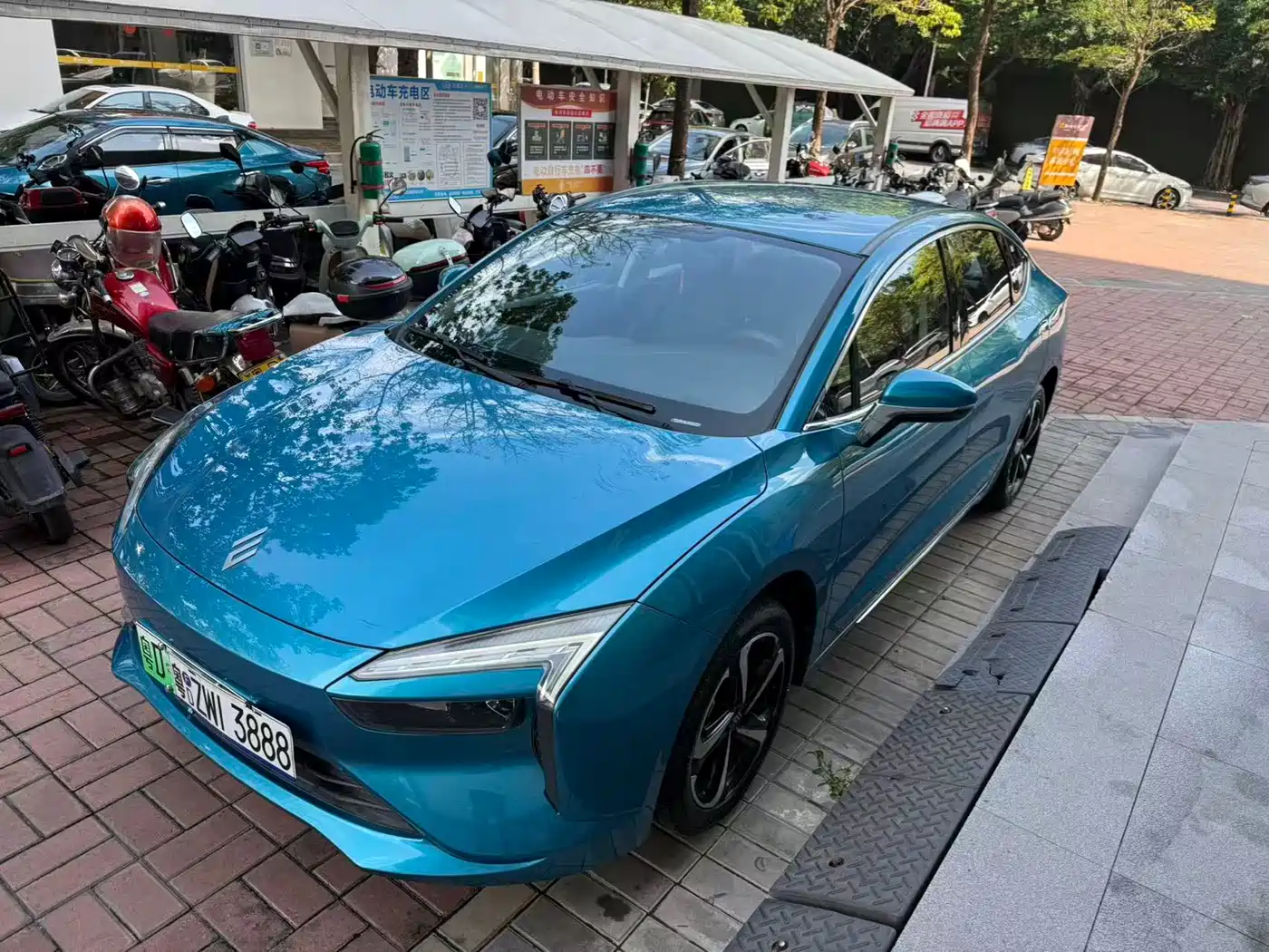 JMCG New Energy Yi 2023 Standard Range Industry Edition