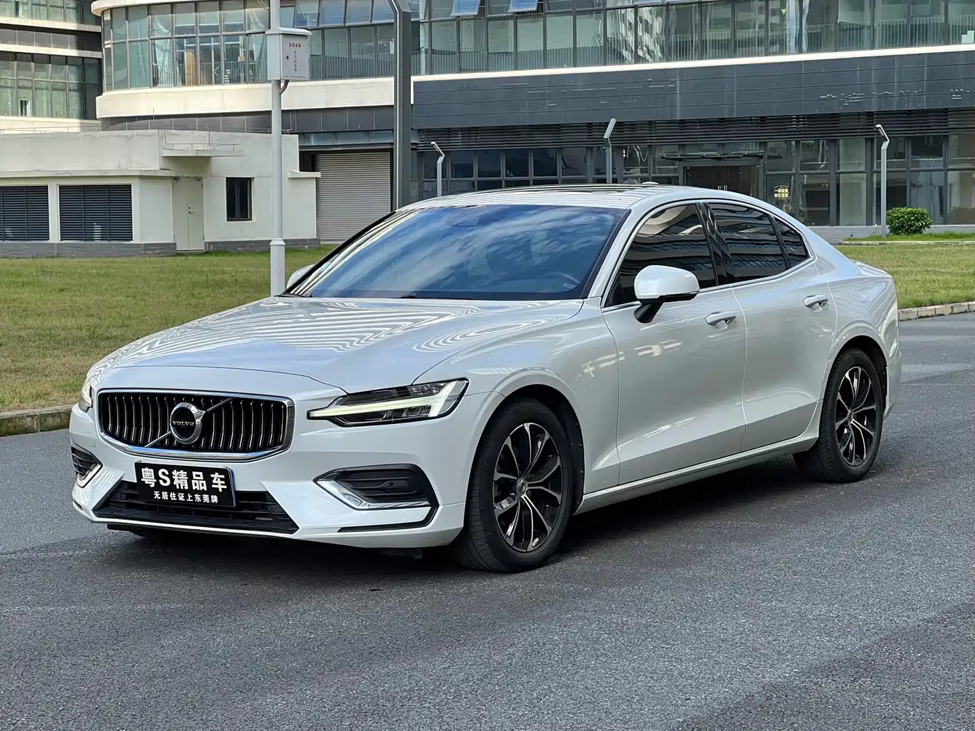 Volvo S60 2022 B4 Smart Comfort Luxury Edition