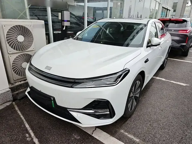 Geely Galaxy A7 2025 EM-i 150km Long Voyage Edition