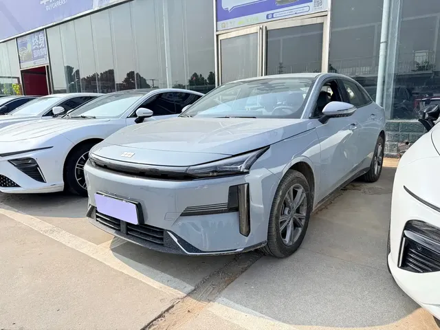 Geely Galaxy L6 2025 EM-i 140km Voyage Edition