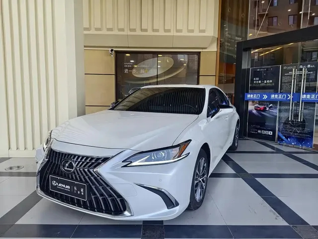Lexus ES 2022 300h Excellence Edition