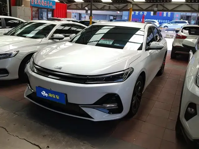 Geely Galaxy A7 2025 EM-i 70km Voyage Edition