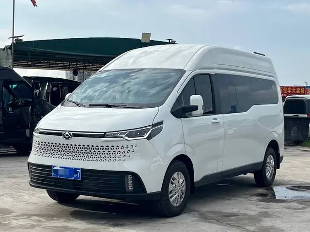 SAIC Maxus Xintu V70 2025 Model 2.0T Manual Long Wheelbase Medium Roof Luxury Edition 9-Seater