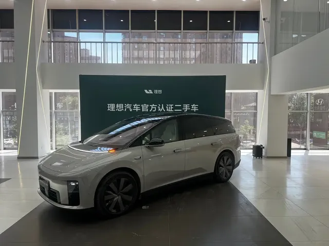 Li Auto Li i8 2025 Standard Edition