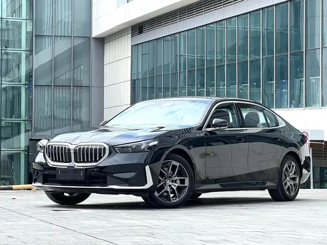 BMW 5 Series 2025 530Li Leading Luxury Package