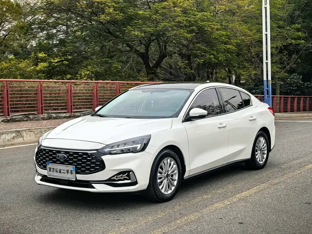 Ford Focus 2021 Sedan EcoBoost 180 Auto Trend