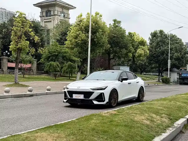 Changan UNI-V 2023 1.5T Luxury Edition