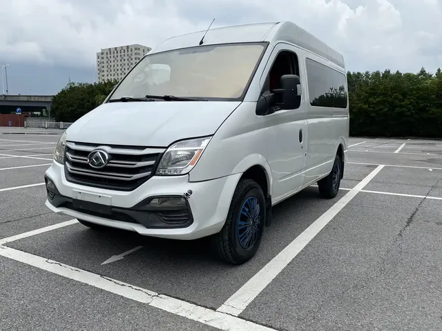 SAIC Maxus Xintu V80 2019 2.0T Plus 6MT Aoyun Short Wheelbase Medium Roof 5/6-seater